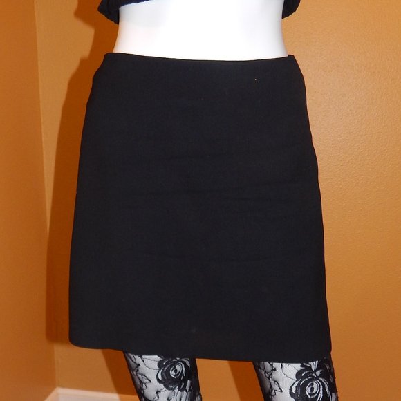 Bebe size 2P  BLACK SHORT SEXY Skirt - Picture 3 of 10